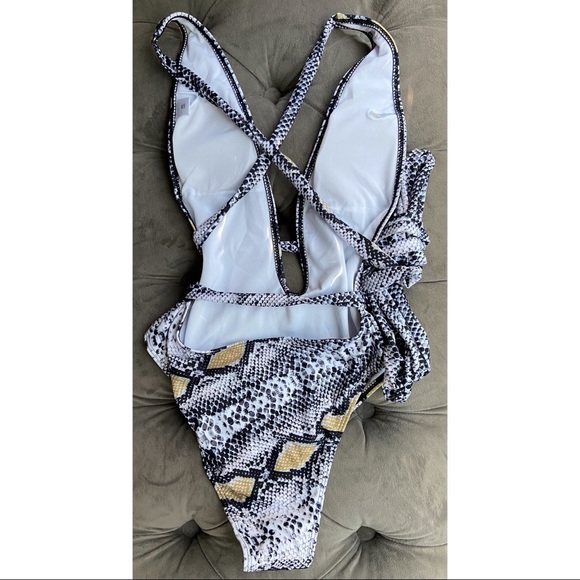 Matte Collection Madison Multiway One Piece - Picture 4 of 4